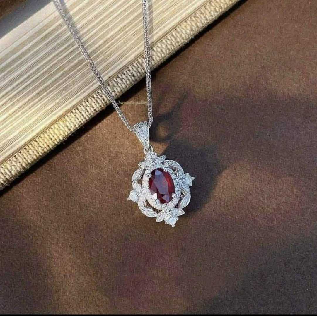 Silver neckpiece