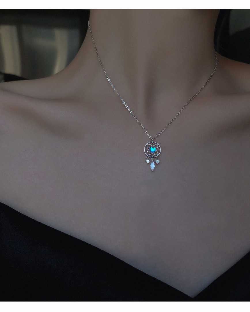 Silver neckpiece