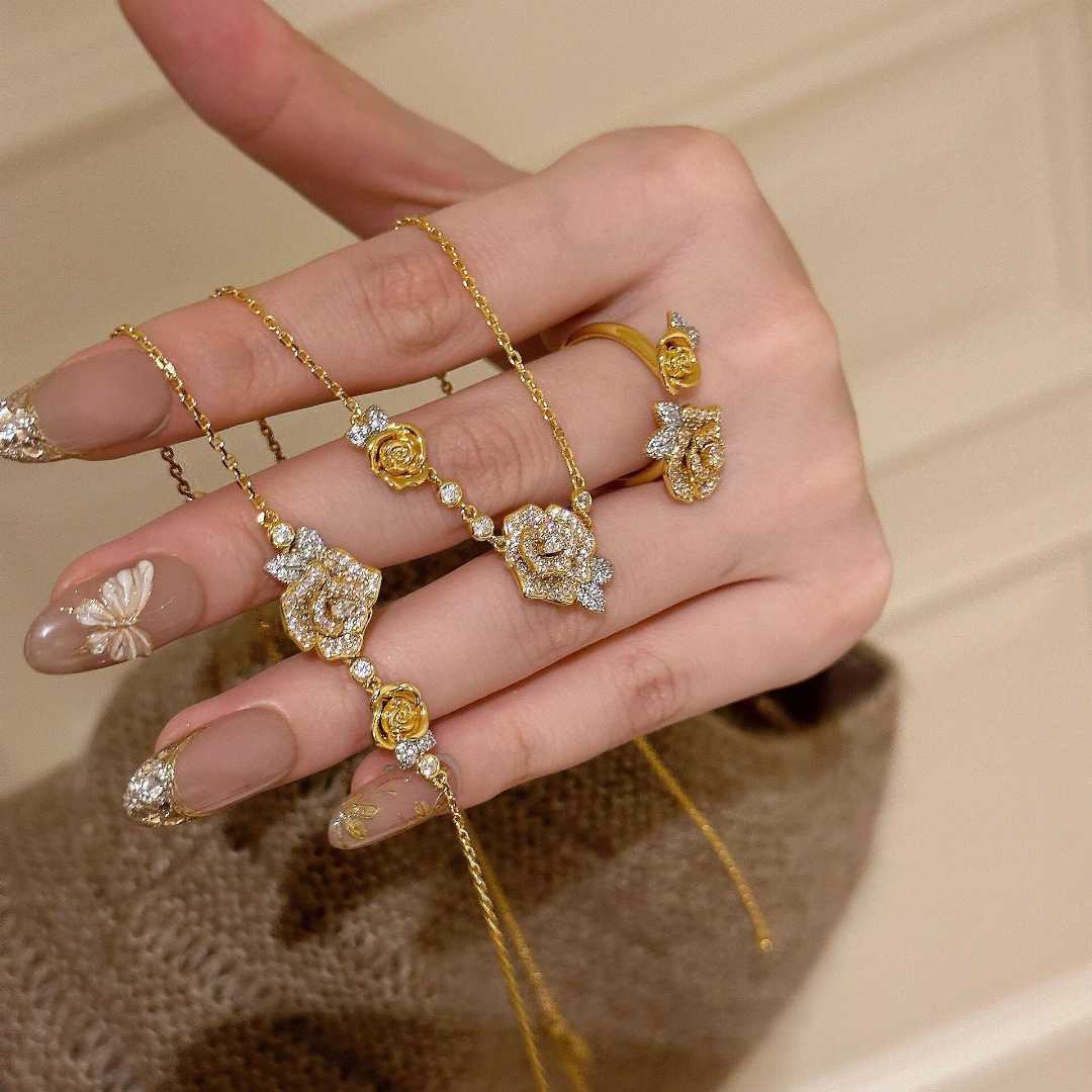 neckpiece set
