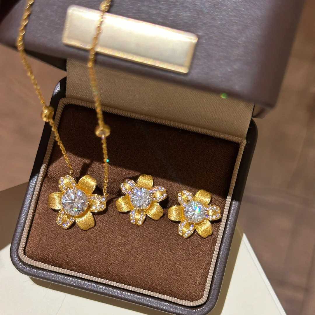 neckpiece set